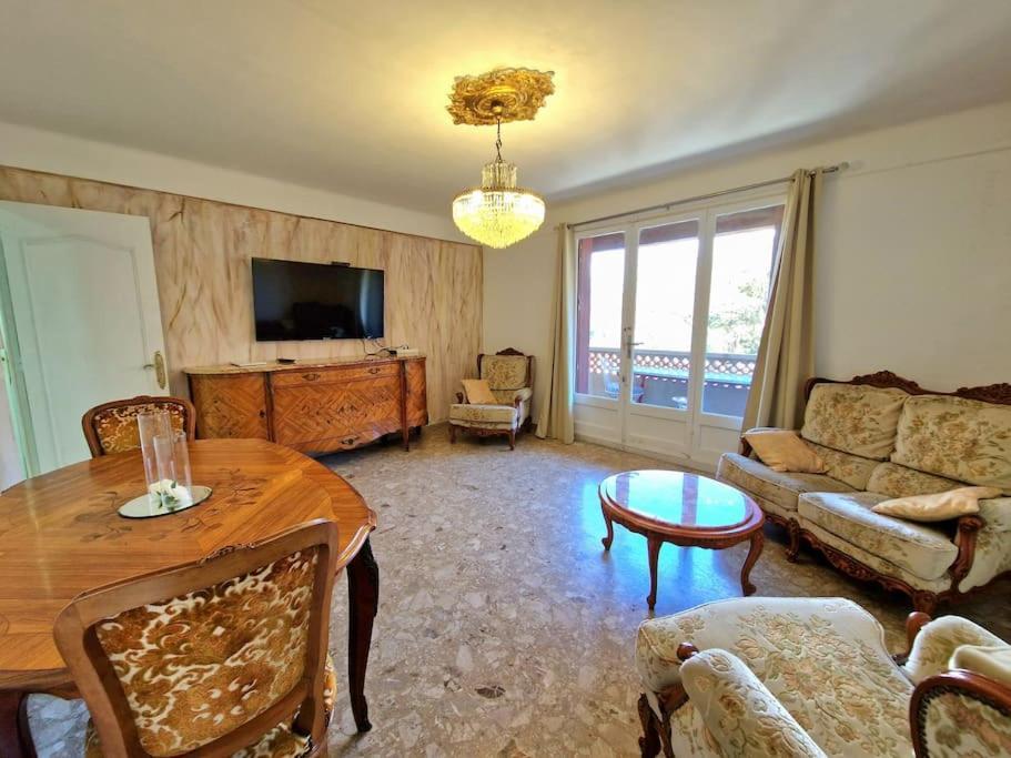 Dans Les Hauteurs Villa