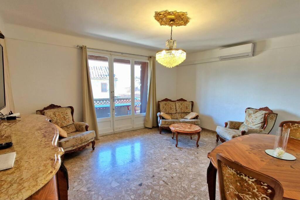Dans Les Hauteurs Villa *